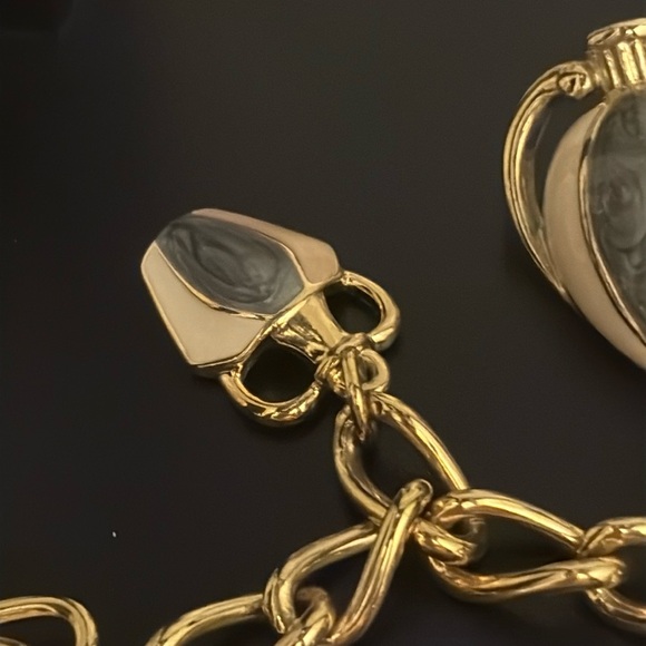 Vintage Trifari bracelet and earring set wine jugs or perfume bottles? - Picture 5 of 10